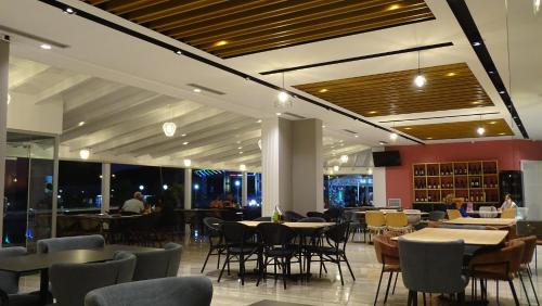 King Hotel Ksamil餐厅或其他用餐的地方