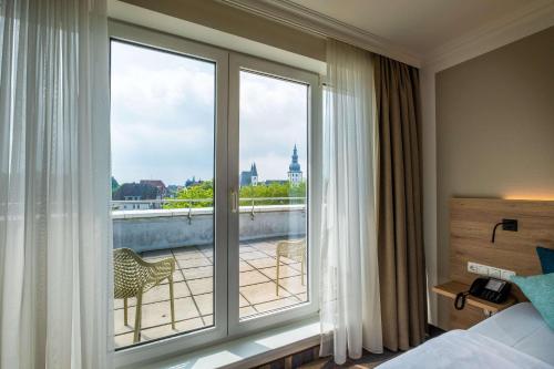 利普施塔特利普施塔特品质酒店的酒店客房设有一个阳台。