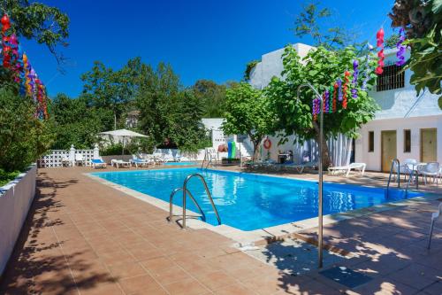 兰哈龙Hotel España的度假村的游泳池