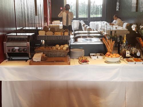 波托菲诺皮科洛波托菲诺酒店的桌子上带食物的台面