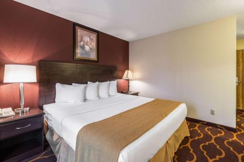 科尔尼品质酒店客房内的一张或多张床位