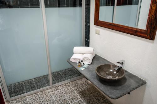 Hotel Vitorina Cholula的一间浴室