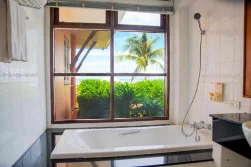 Lanta Casuarina Beach Resort - SHA Plus的一间浴室