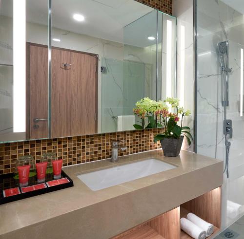 Swiss-Garden Hotel Bukit Bintang Kuala Lumpur的一间浴室