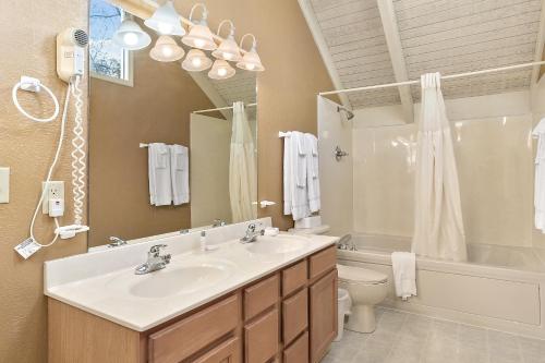 Sunrise Ridge Resort的一间浴室