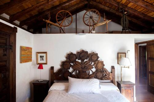 Charming Boutique Country House: La Casa Vieja (Sotosalbos)客房内的一张或多张床位