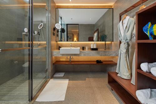 扬州瘦西湖君亭酒店的一间浴室