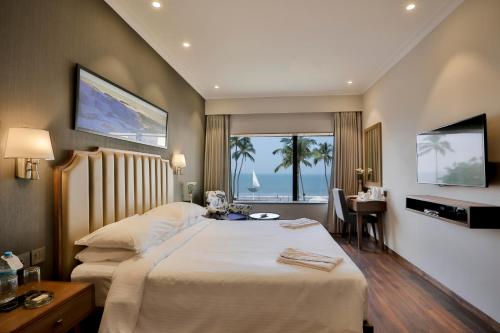 Sun-n-Sand Mumbai Juhu Beach客房内的一张或多张床位