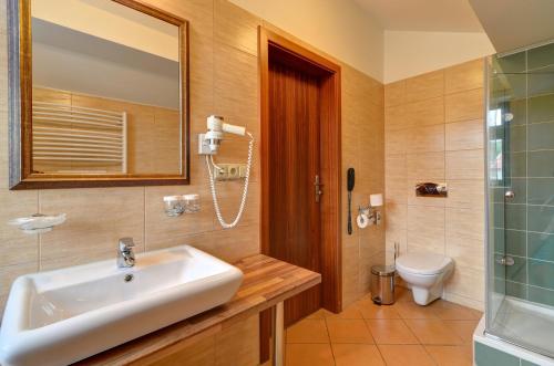 U普拉梅尔酒店的一间浴室