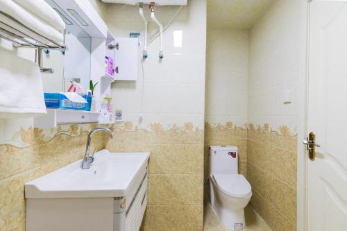 【路客】西宁市城西区·万达广场·路客精品公寓·00151730的一间浴室
