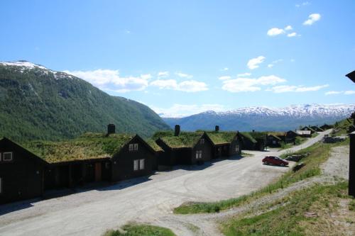 VossestrandMyrkdalen Resort Øvre Bygardslii apartment的山中村子里的一排小屋