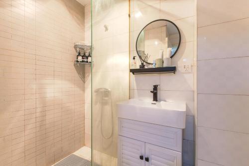 【路客】武汉市江岸区·香港路·路客精品公寓·00186410的一间浴室