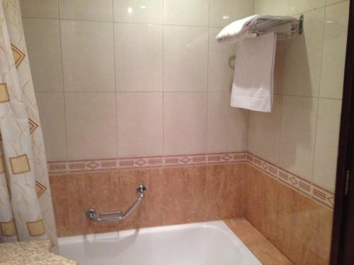 Shanasheel Palace Hotel的一间浴室