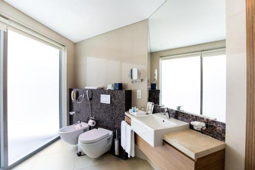 罗塔纳马杰斯提克阿里昂酒店 - 麦纳麦阿的一间浴室