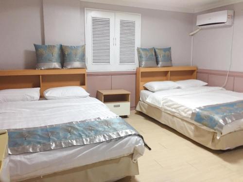 Daegu Gyeong`s Hostel - Foreigner Only客房内的一张或多张床位