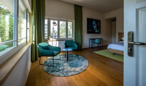 Schumacher Hotel Haifa的休息区