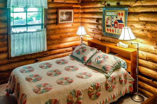 Log Home on Lopez-Spencer Spit客房内的一张或多张床位