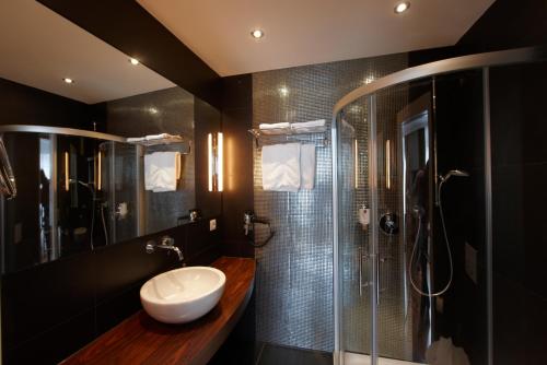 古特文斯基亚酒店的一间浴室
