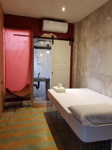 The Flying Fish Hostel Cebu客房内的一张或多张床位