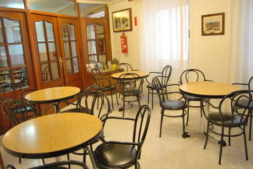 雷诺萨阿夫雷戈酒店餐厅或其他用餐的地方
