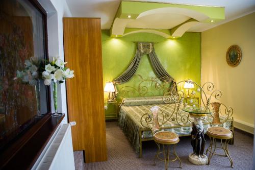 罗科酒店客房内的一张或多张床位