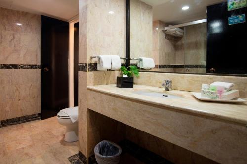 海湾酒店的一间浴室