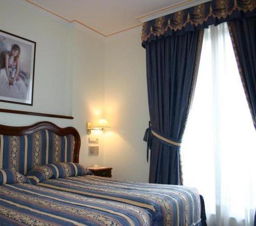 德柏丽娜酒店客房内的一张或多张床位