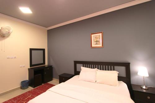 Al Qaswaa Furnished Apartements客房内的一张或多张床位