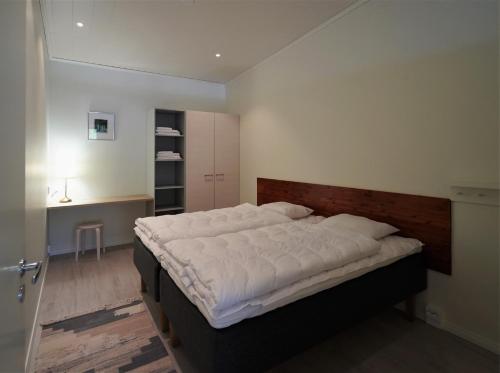 鲁卡卢卡利塔公寓酒店的一间卧室,卧室内配有一张大床