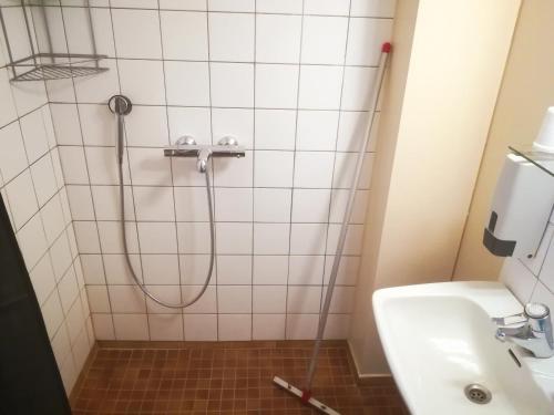 卡特拉霍维酒店的一间浴室