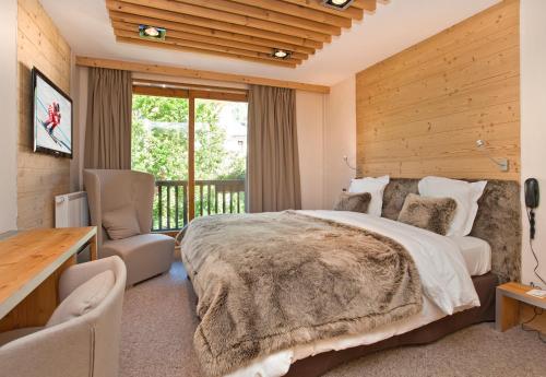 瑞士公园温泉酒店客房内的一张或多张床位