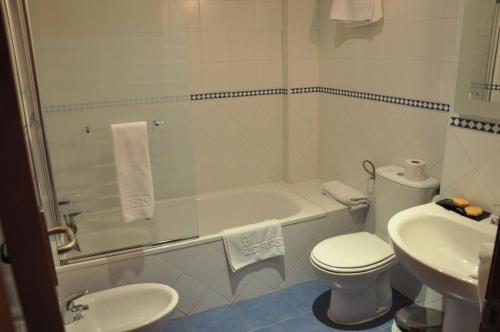 卢克瑟维亚宫公寓的一间浴室