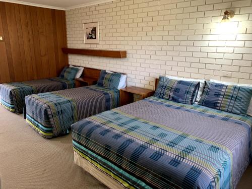 Kingswood Motel客房内的一张或多张床位