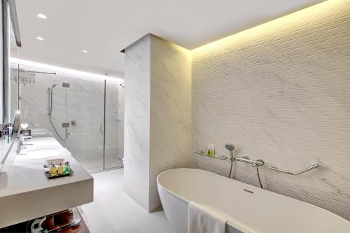 Millennium Place Barsha Heights Hotel的一间浴室