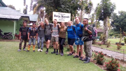 武吉拉旺Wisma Batu Mandi and offers jungle tours的相册照片