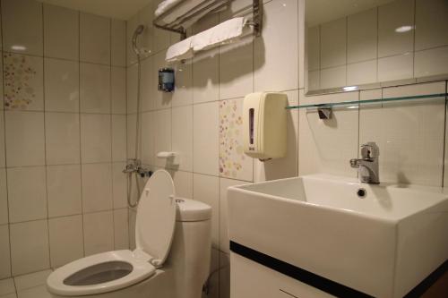 松夏大饭店的一间浴室