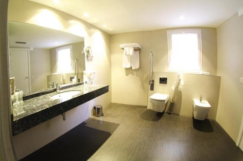 松斯厄拉别墅酒店的一间浴室