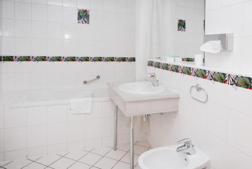 利泽登卡酒店的一间浴室