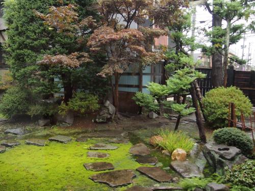 石场日式旅馆 外面的花园