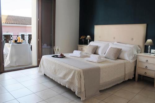 AHR Leonis Residence La Maddalena客房内的一张或多张床位