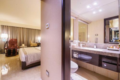 马拉德世宫大酒店 的一间浴室