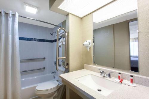 德尔托纳旅程住宿酒店的一间浴室