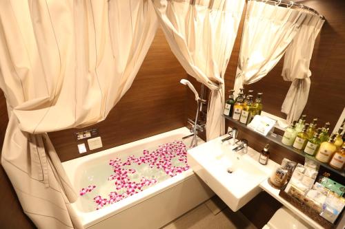 HOTEL PetitBali Higashi-Shinjuku的一间浴室