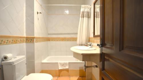 拉波萨达德尔孔德酒店的一间浴室