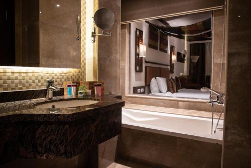 非洲Spa度假酒店的一间浴室