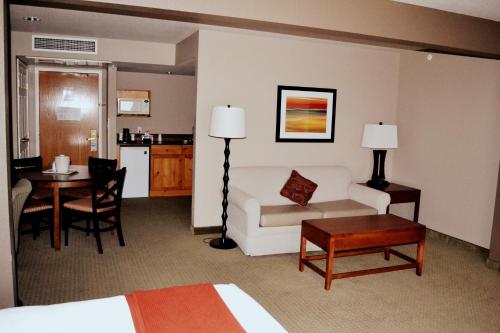 西布鲁波兹曼智选假日酒店客房内的一张或多张床位