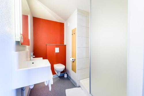 B&B HOTEL Colmar Expo的一间浴室