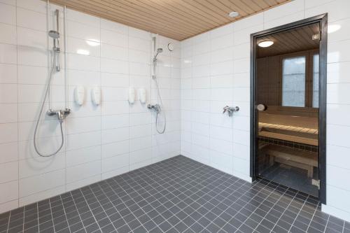 Hotel Jokipuisto的一间浴室