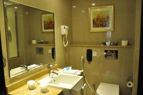 Lavender Hotel Al Nahda Dubai的一间浴室