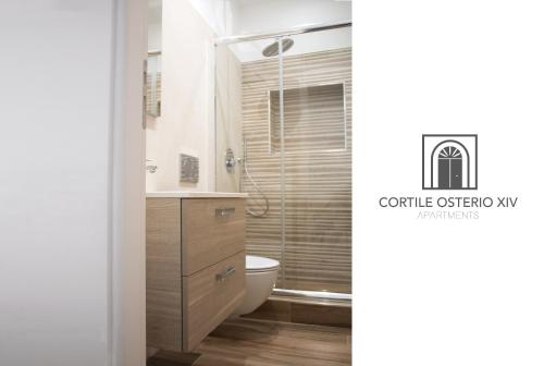 切法卢Cortile Osterio XIV的浴室配有卫生间、盥洗盆和淋浴。
